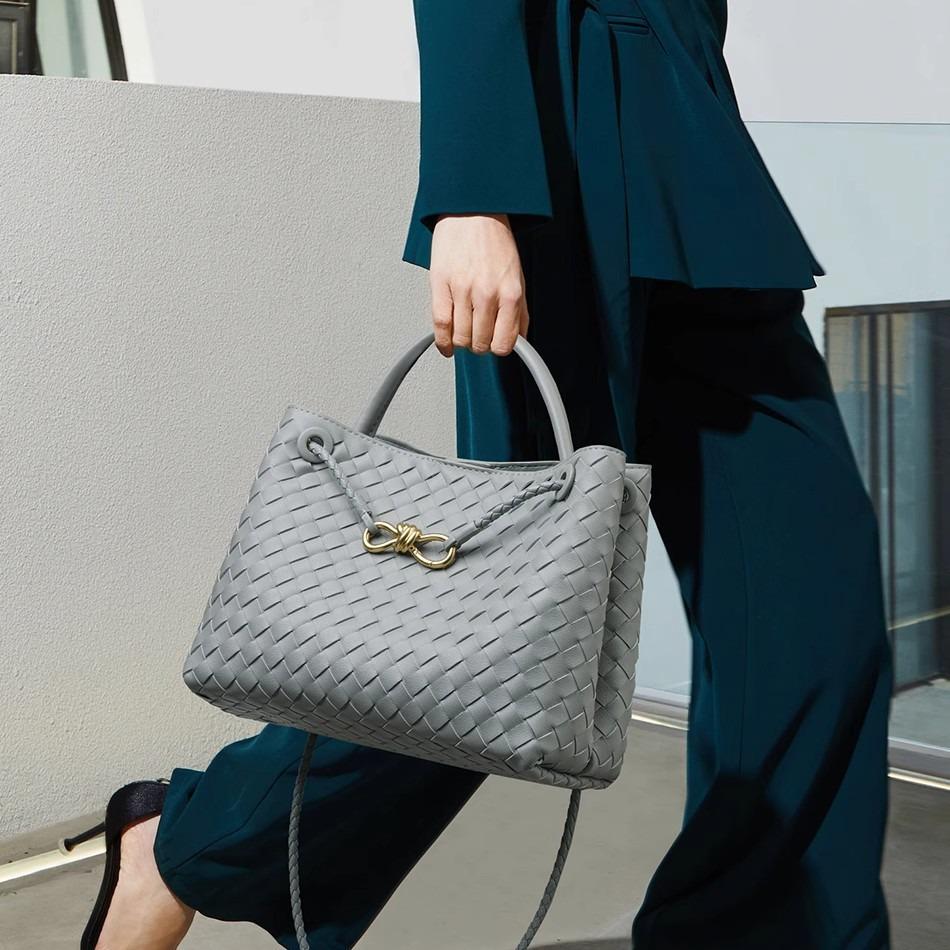 B's Retro Woven Women's Shoulder Tote Bag with Metal Rope Buckle – Large Capacity