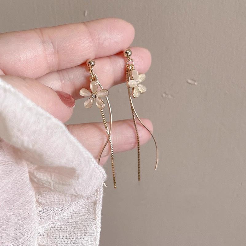 Cat s Eye Stone Floral Tassel Ear Clip Earrings - Elegant, Fresh Design