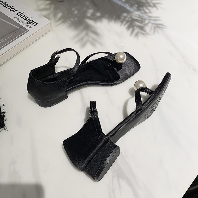 Fashion Sandals Women 2024 New Flat Flip Flops Party Shoes Fashion Pearl Clip Toe Sandals Slippers Roman Women Casual Beach Shoes Trend