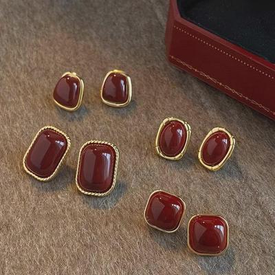 Orecchini Rossi Ankola: Elegante, Stile Retro Hong Kong, Design di Nicchia per Donne, Perfetto per Autunno e Inverno.