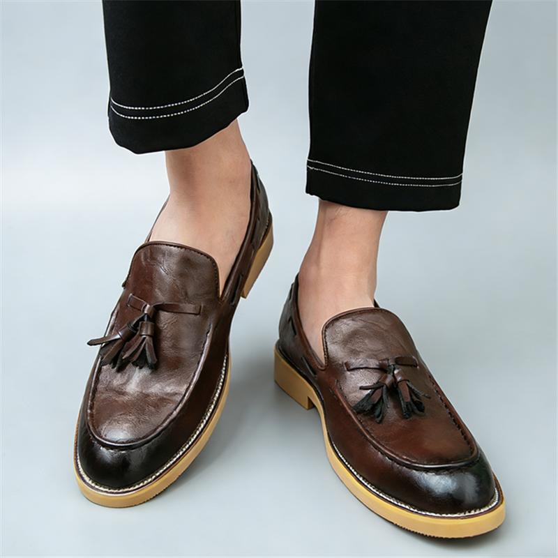Modedesigner Neue Spitze Schwarze Braune Quasten Loafer Slip-on Schuhe Für Herren Formelle Hochzeitskleidung Homecoming Zapatos Hombre
