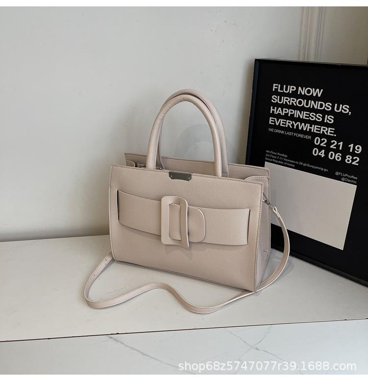 

Женская сумка 2025 новая вместительная сумка-мессенджер для поездок на работу, нишевая универсальная плечевая сумка с ощущением высокого класса белый