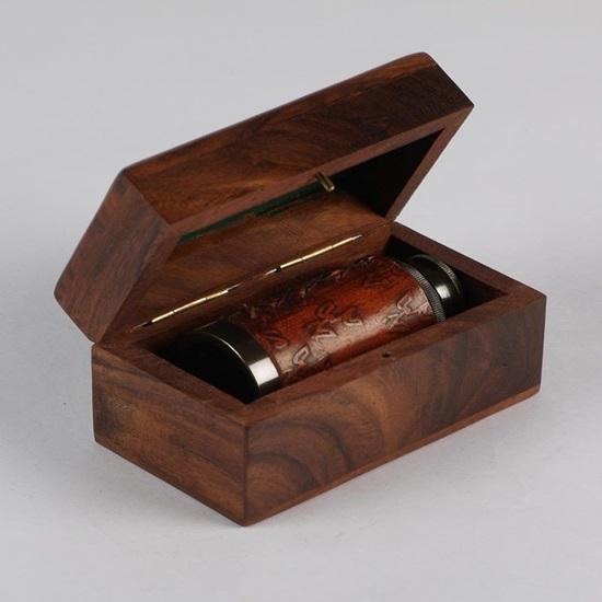 Nautisches Dollond London-Teleskop aus Messing mit Lederumwickelung und hölzerner Sheesham-Box für Heim- und Bürodekoration. Vintage-Marine-Zielfernrohr in Antikoptik