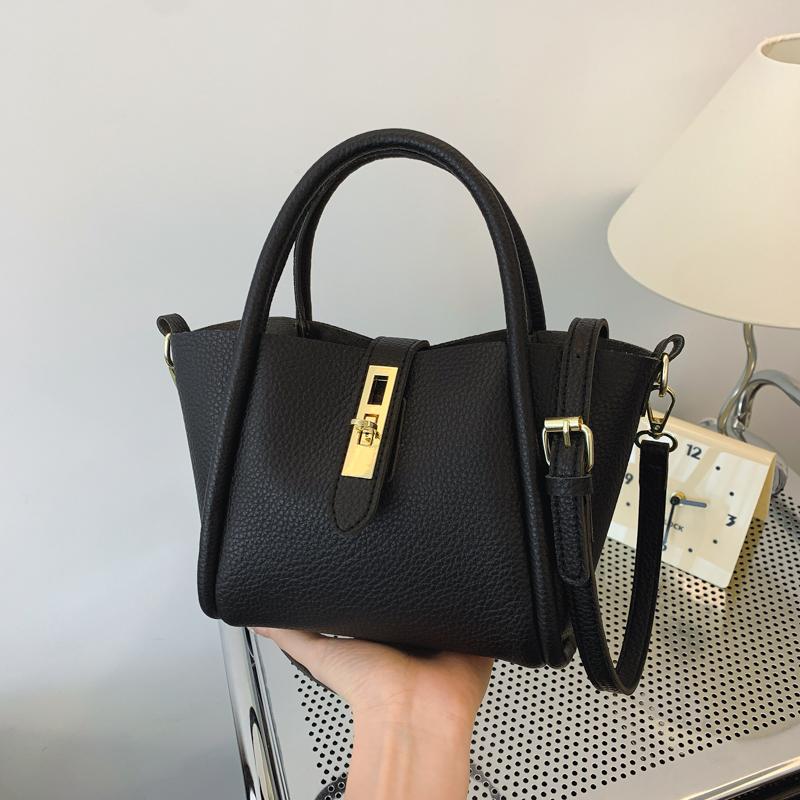 Fashion Brand Handbag New Large Capacity Shoulder Bag High-end Women's Bag Fashion Niche Leisure Handbag Ladies Crossbody Bag