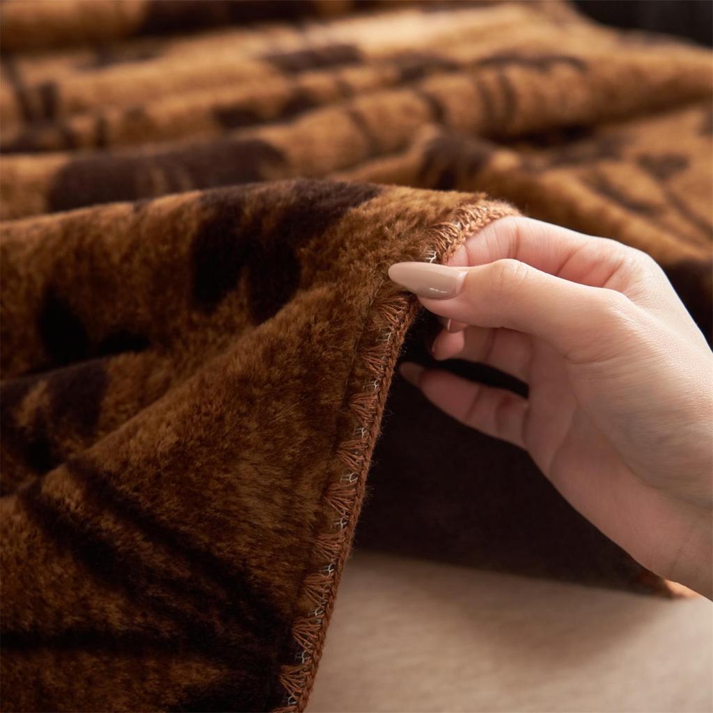 26 Soft Skin-Friendly Rabbit Fur Throw Blanket - Ideal for Single/Double Student Dormitory or Nap