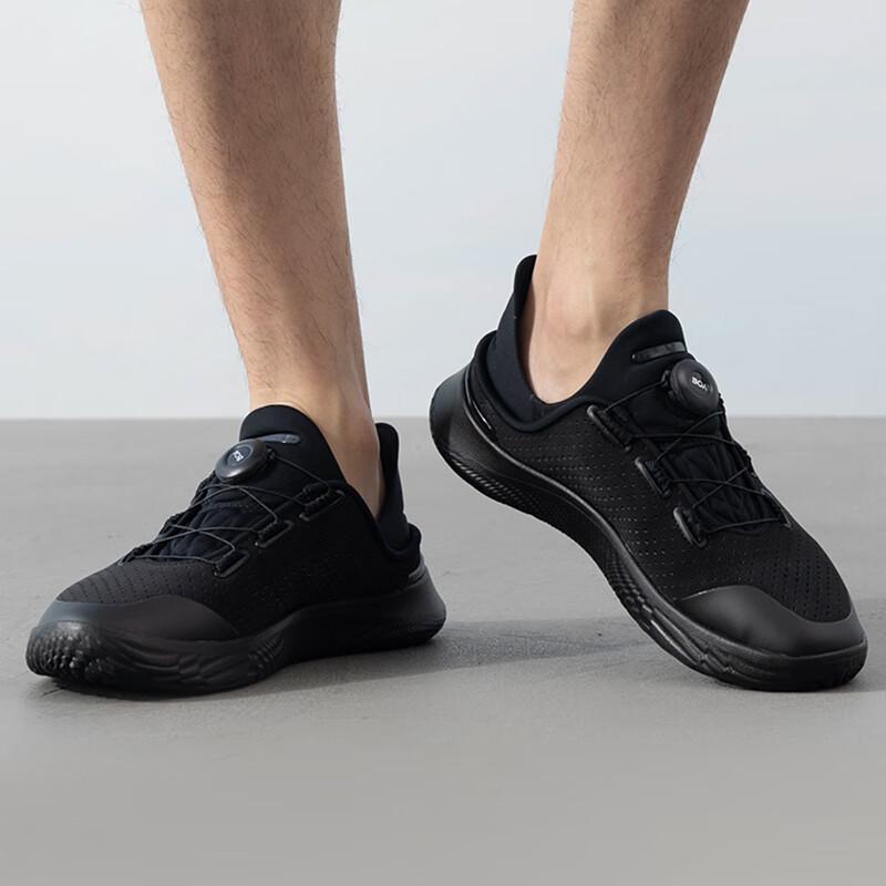Under Armour נעליים יומיומיות חיוניות לגברים