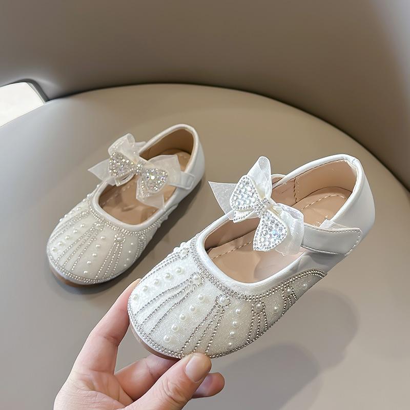 Girls' Crystal Princess Shoes2026Spring and summer new children's pearl and rhinestone bow performance shallow leather shoes