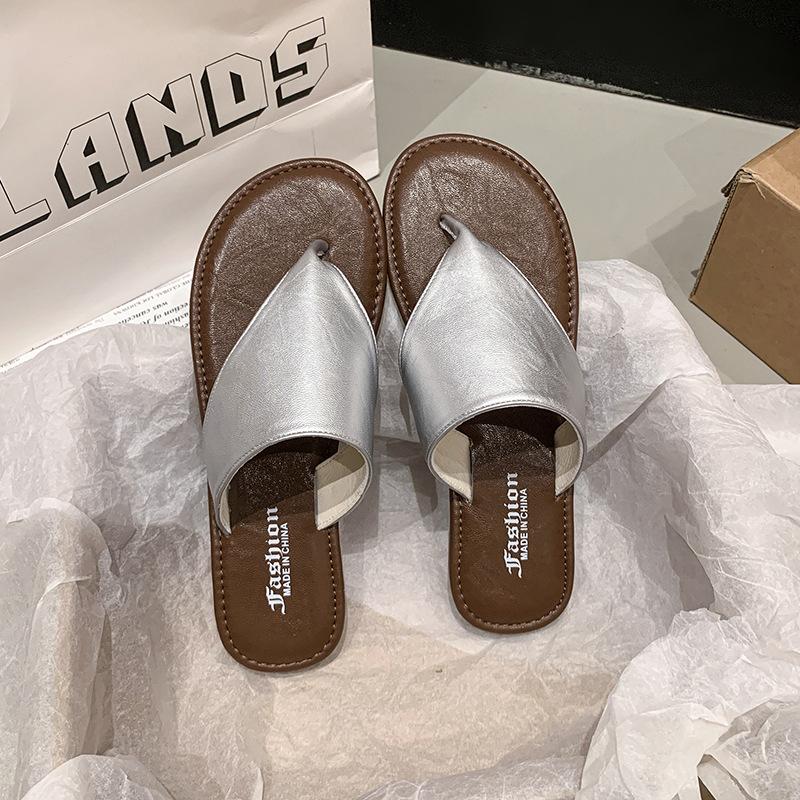 

Зручні тапочки на м якій підошві, повсякденні універсальні шльопанці 2025 літнє пляжне взуття, модні плоскі сандалі 40 срібний