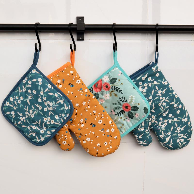 Oven & Microwave Cotton Gloves: Insulated Kitchen Baking Gloves with Triangle Pot Handle Pads