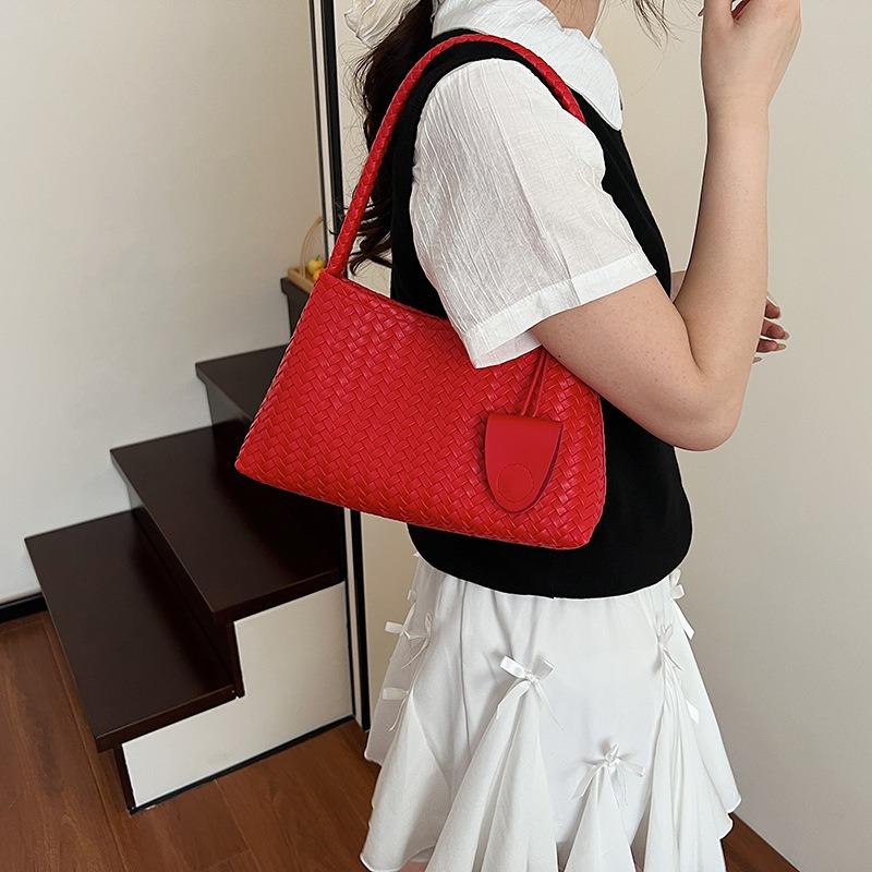 New niche temperament hand bag, high-end fashion woven bag, simple shoulder underarm baguette bag