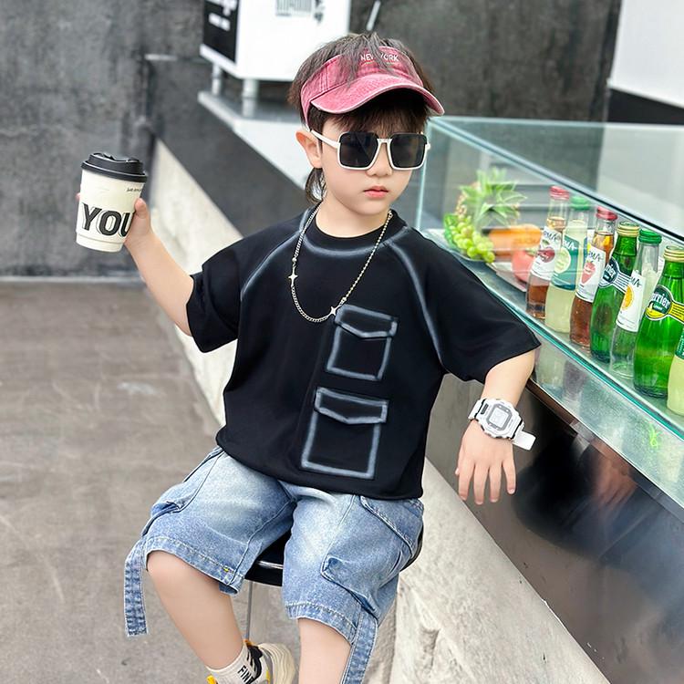 2026 Sommer-Mode für Jungen: Bedrucktes Oberteil mit Tasche und kurzen Ärmeln & Jeans-Shorts: Trendiges zweiteiliges Set