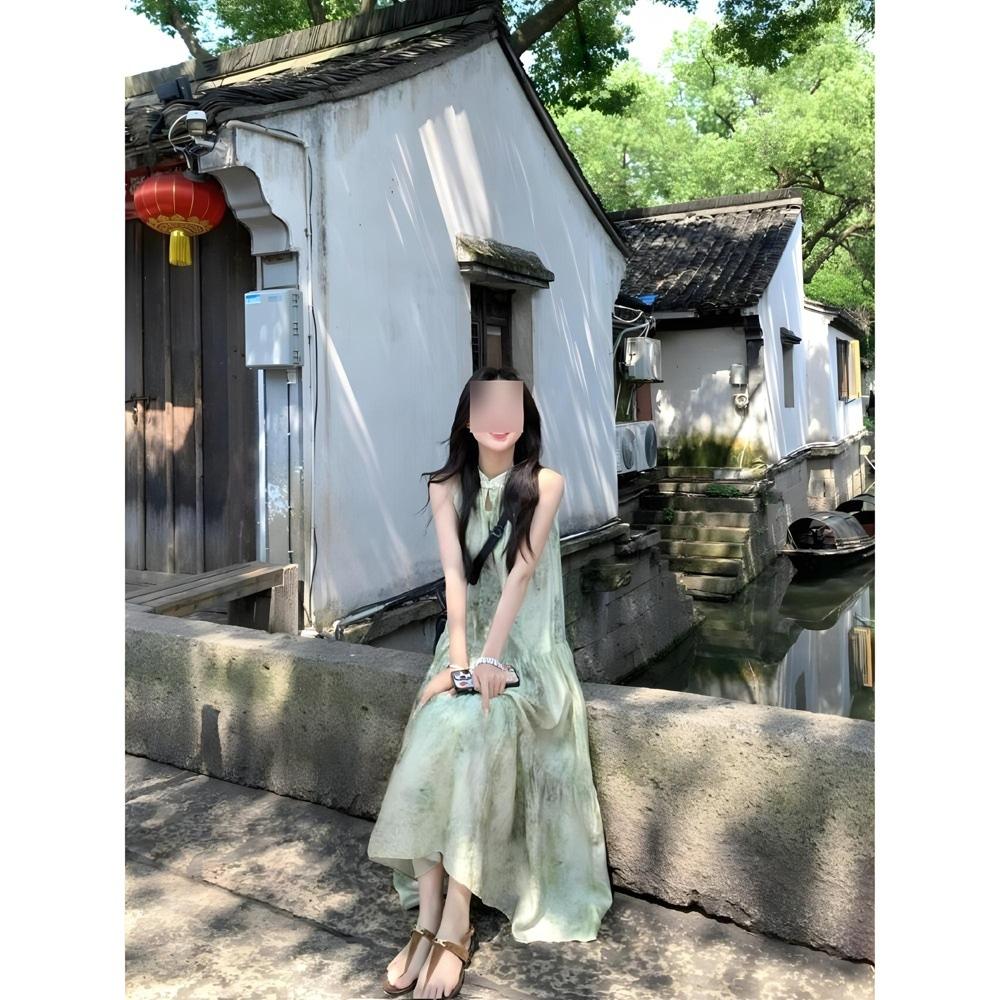 Wind green sleeveless neck dress, summer atmosphere, buckle loose floral dress