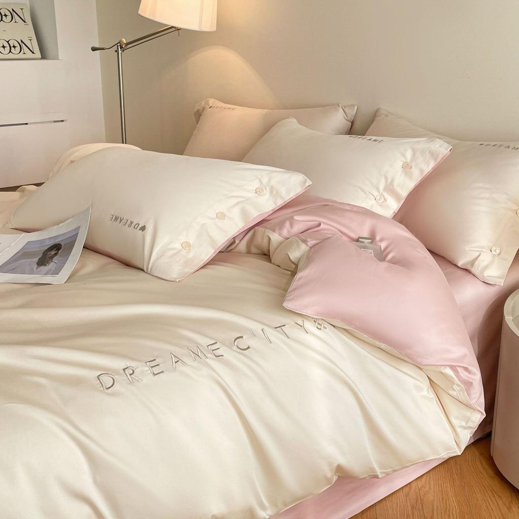 Vierteiliges Set aus reiner Baumwollbettwäsche Leichter Luxus, Hautfreundlich und Bequem Gewaschene Laken Bettbezüge Kissenbezüge.