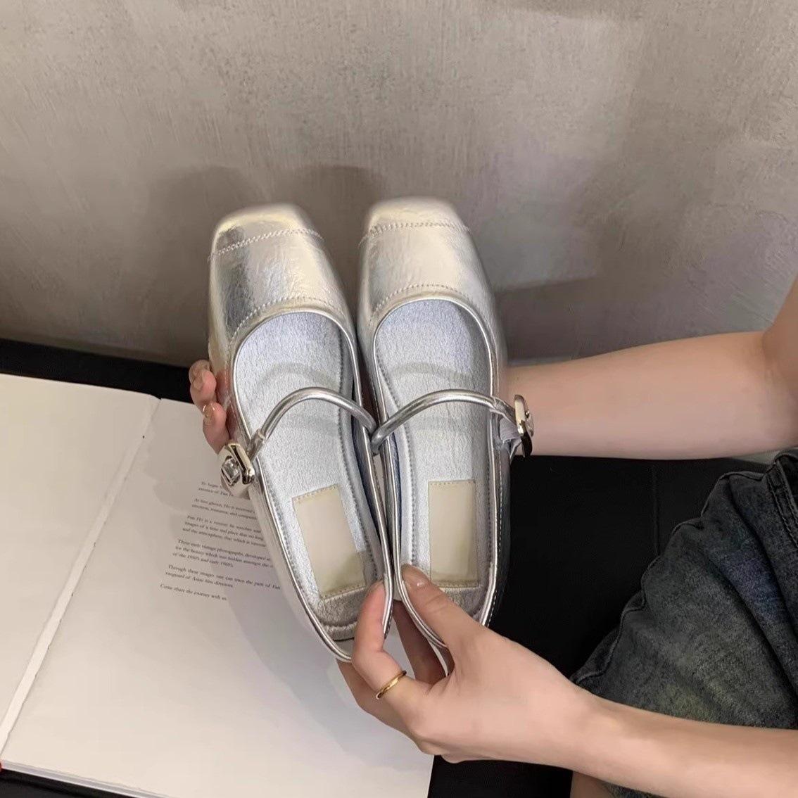 

Round head light mouth silver single shoes women s spring and autumn new French retro small leather shoes fairy style soft flat Mary Jane shoes 35