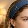Yousheng Süßer Stil Stirnband Blaue Stickerei Verdickte Schwammpolsterung Schleifenmuster Haarreif mit Glatten Kanten Gesichtsformendes Haaraccessoire