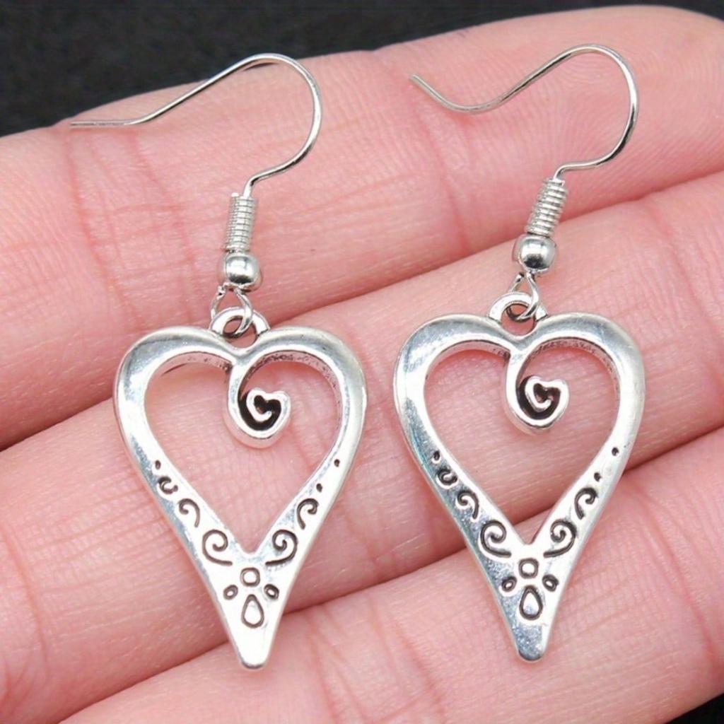 1 Pair of Retro Style Hollow Heart-shaped Pendant Earrings, Casual Decoration - The Perfect Gift for Her