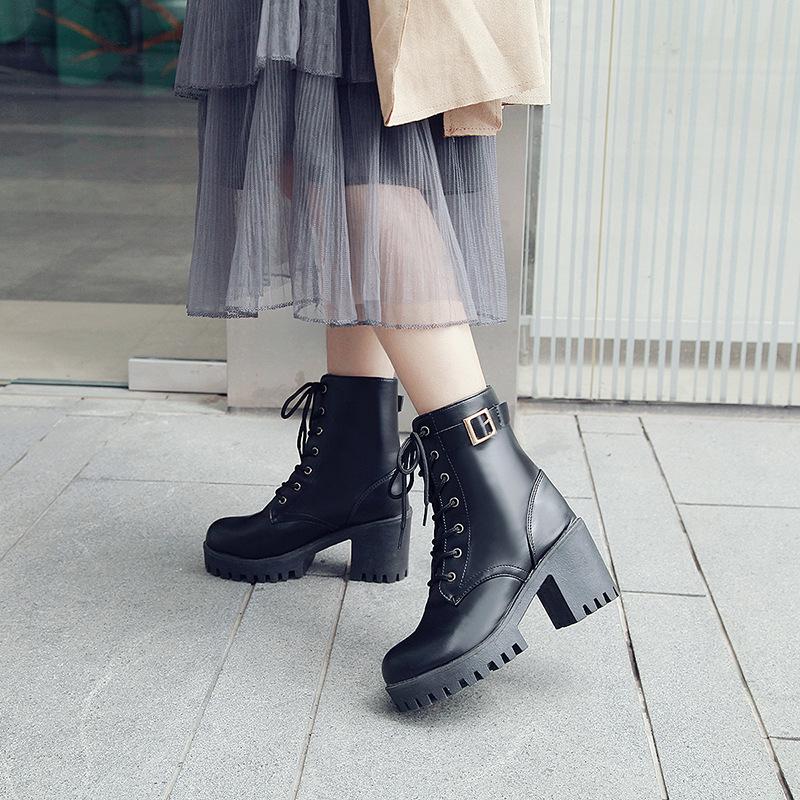 Women's British-Style 2024 Martin Boots: Autumn/Winter Fashionable Thick Heel, Thick Sole, High Heel Short Boots in Korean Style.