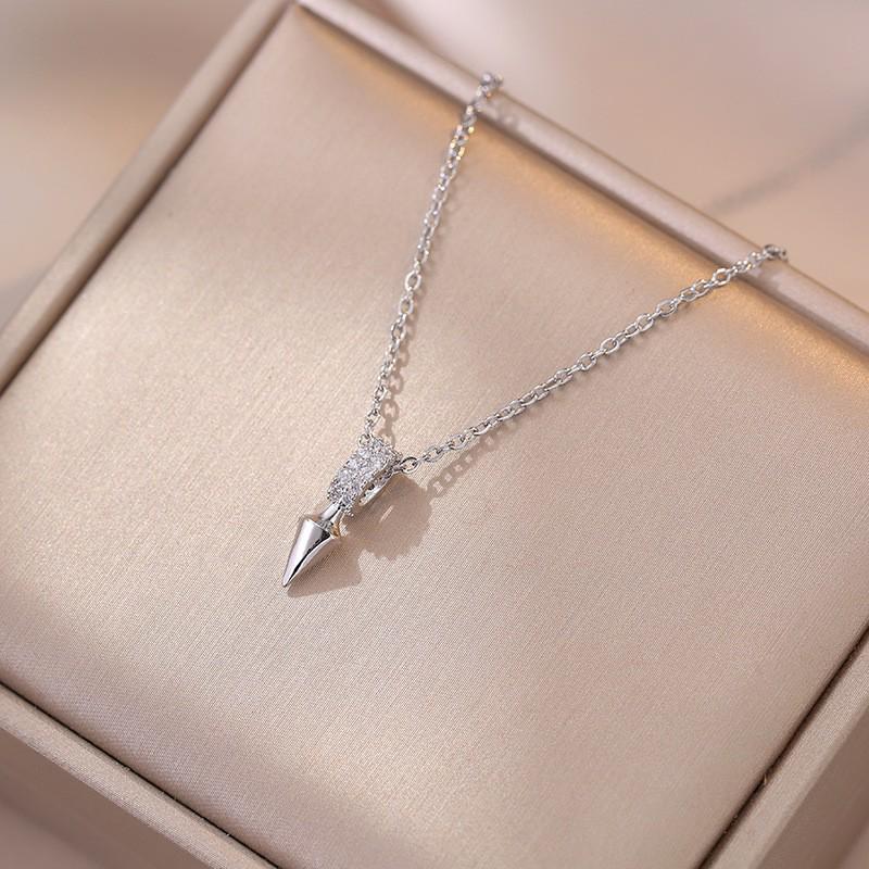 Women's Fashion Heart Pendant Necklace - Elegant, Simple Design, Versatile Clavicle Chain Jewelry