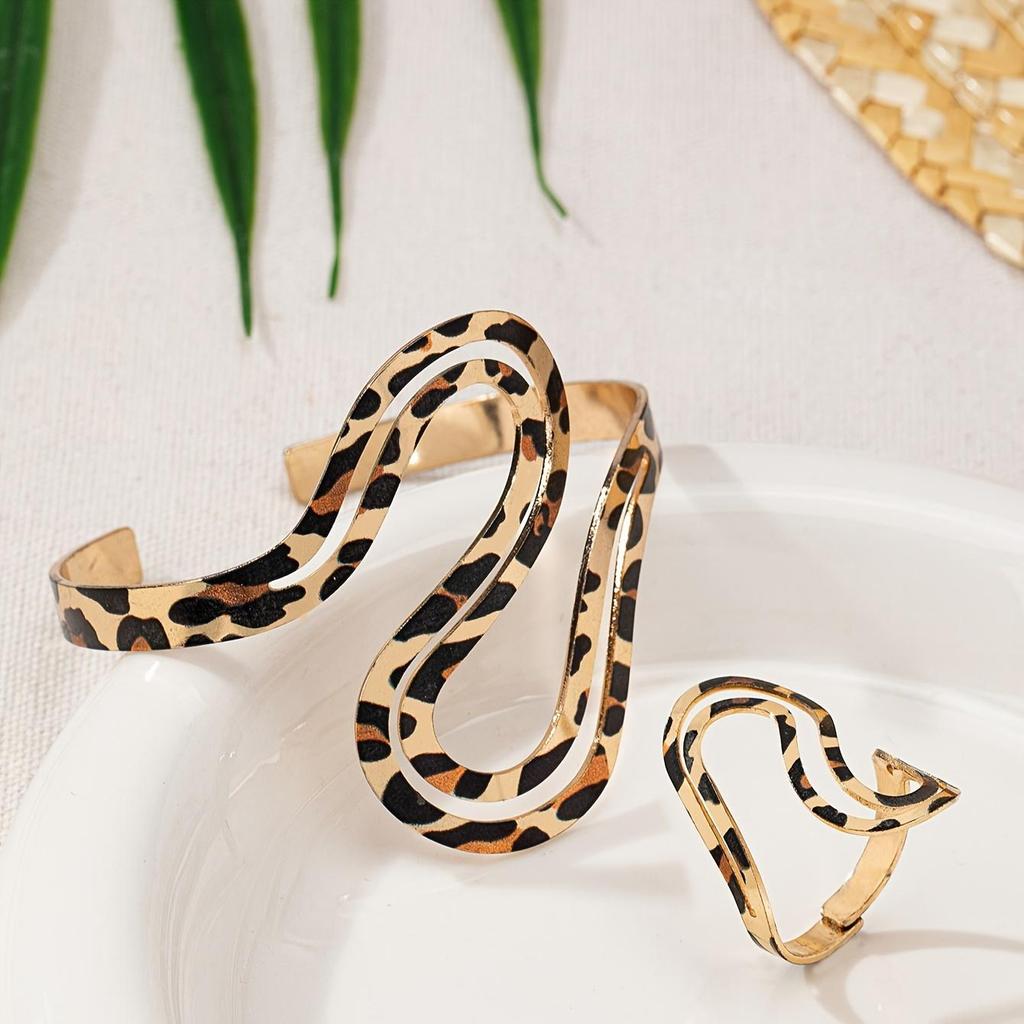 סט חפתים וטבעות בהדפס נמר בוהו-שיק, מושלם ללבוש קז'ואל או לחופשה