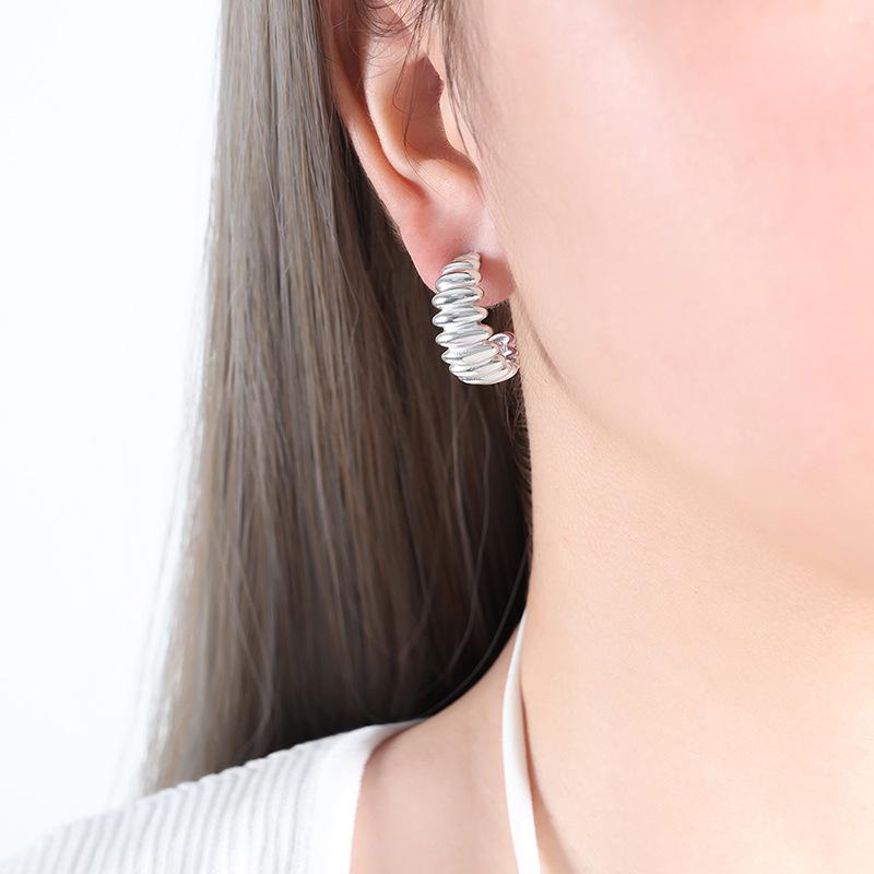 Summer Geometric C-Shaped Colorfast Titanium Steel Earrings - Simple, Versatile, Light Luxury Stainless Steel Accessories