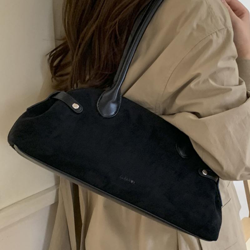 Niche Fashion Retro Suede Shell Bag Women's New Shoulder Armpit Bag Casual Commuter Portable Baguette Bag