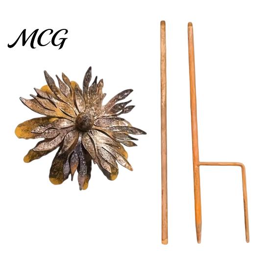3D Popcorn Flower Decor Vintage Rusty Cornflower Ground Stake, 24 Inch Metal Artistic Wire Art Stake Decor, Rustic Garden Sculptures for Lawns
