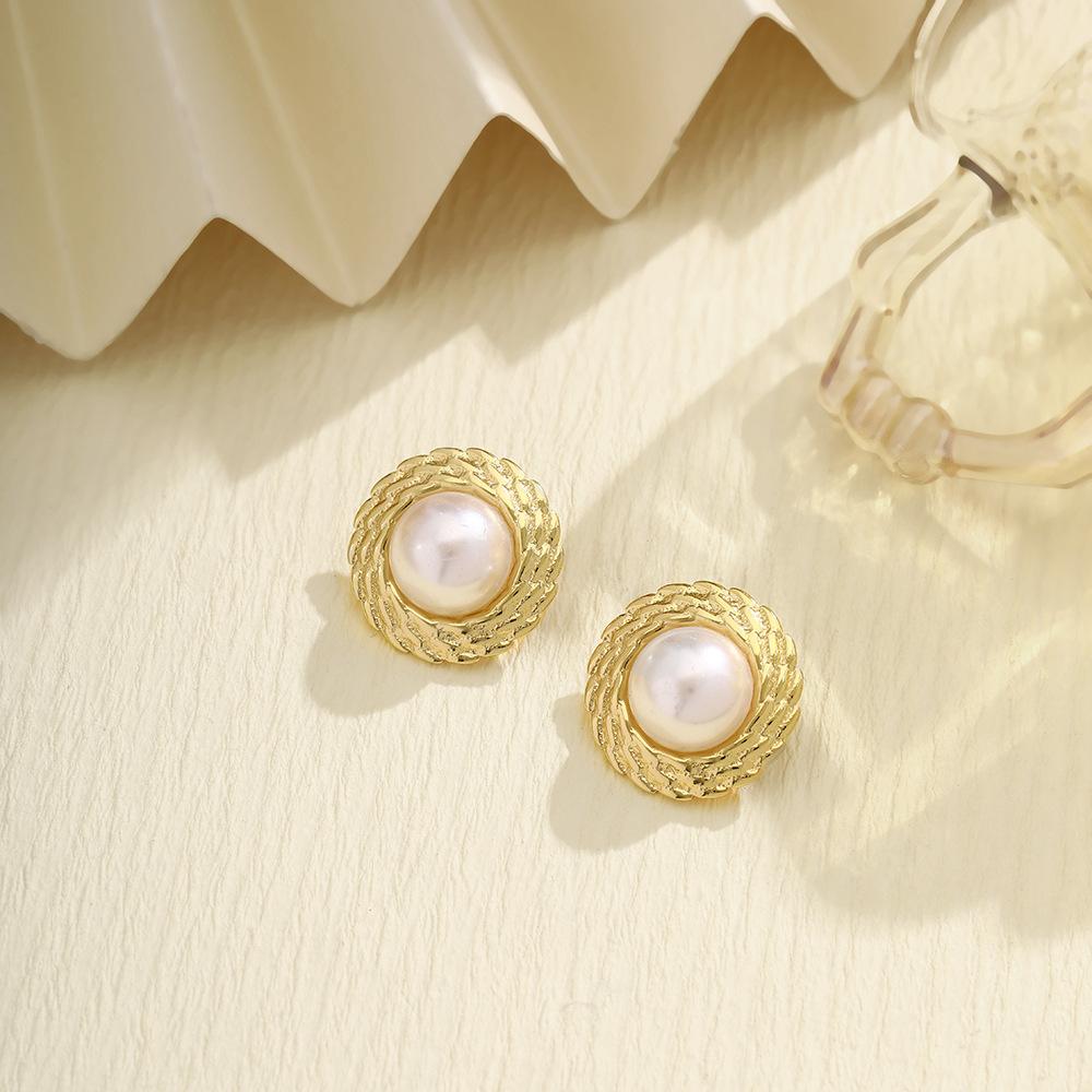 Retro Texture Pearl Earrings Exaggerated Stainless Steel Metal Wind Flower Stud Earrings Temperament Niche Design Earrings