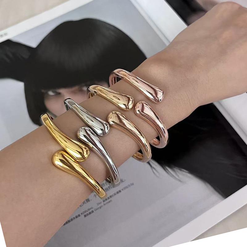 Smooth Women's Bracelet with Simple Temperament, Circular Water Droplet Spring Opening
