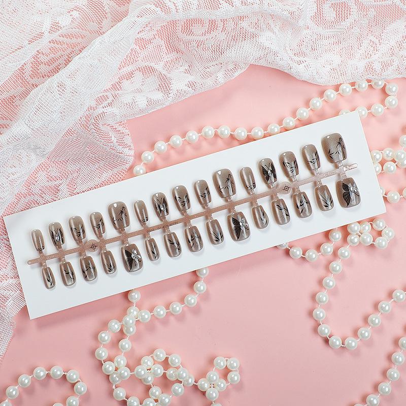 30pcs Handcrafted Cat Eye Nails, Removable and High-Quality Whitening Manicure