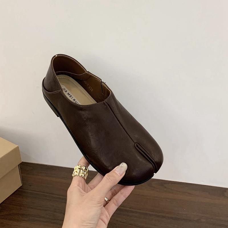 Autumn New Women Flat Shoes Fashion Split Toe Slip On Laofer Shoes Soft Flat Heel Casual Outdoor Single Shoes