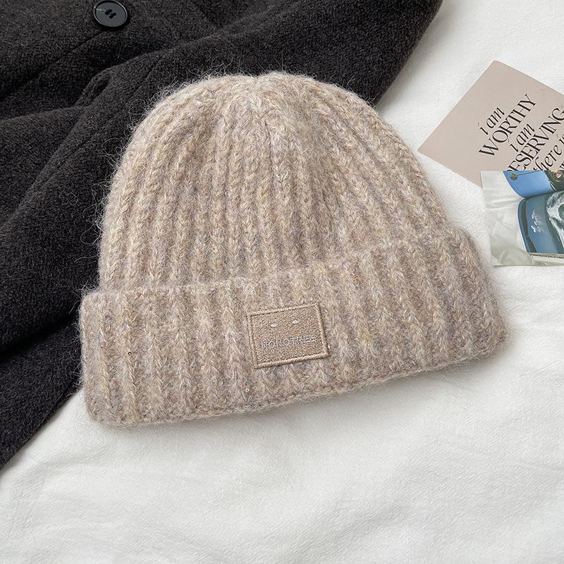 2025 Women's High-Quality Wool Knit Beanie: Autumn & Winter Style with Warm Ear Protection, Fashionable & Versatile for Large Head Circumference