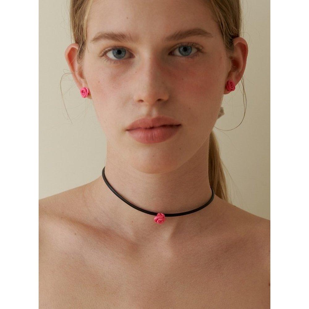 Petit Rose Leather Choker