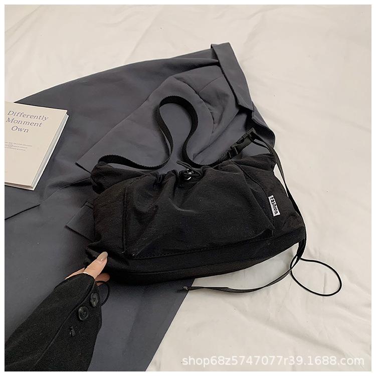 Folded Bag Women's 2025 New Fashion Popular Shoulder Bag Versatile Large Capacity Personalized Puff Drawstring Messenger Bag
