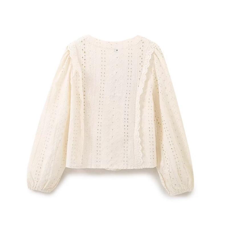 Summer Women's Fashion: European & American Long-Sleeved Embroidered Hollow Top