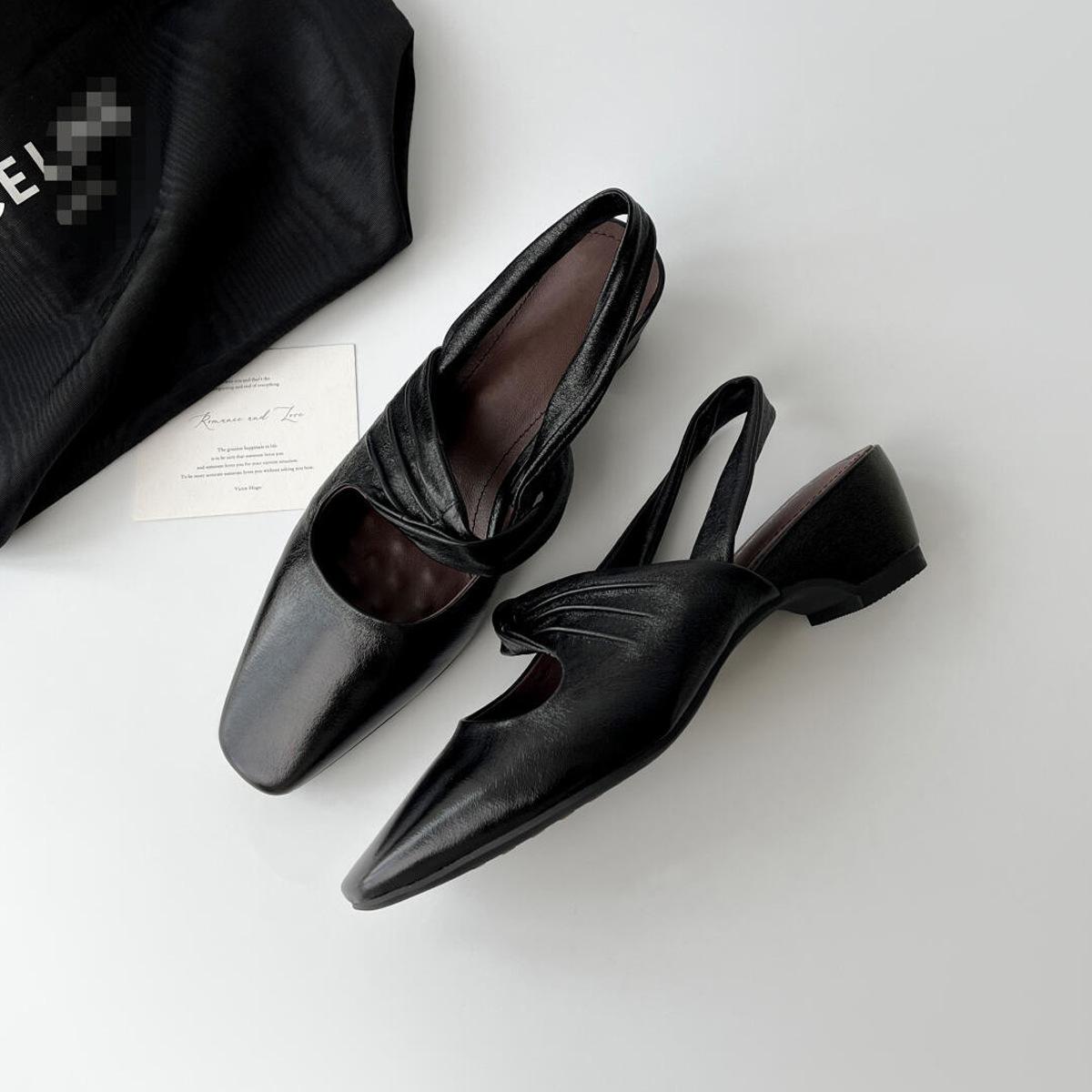 

Sheepskin version~ French temperament pleated word with bag head sandals rear empty thick heel shallow mouth retro square head single shoes women 34 чёрный