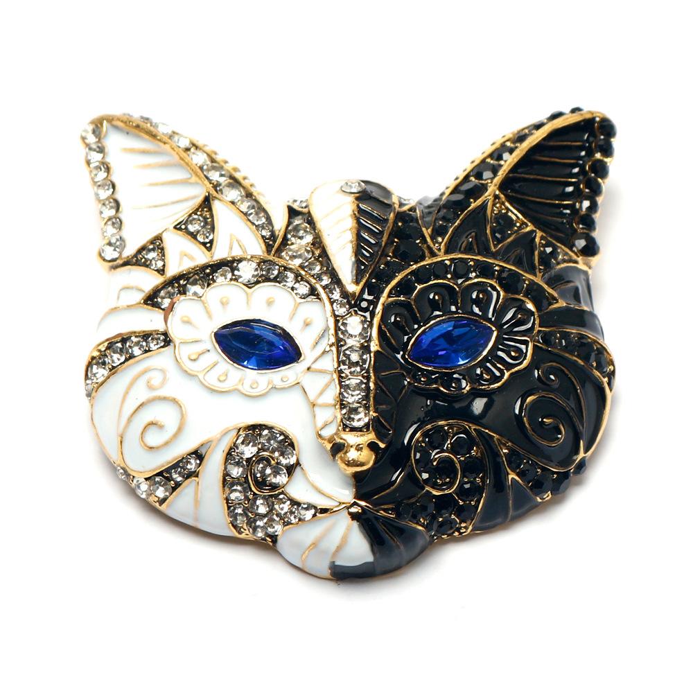 Diamond-encrusted Brooch Corsage