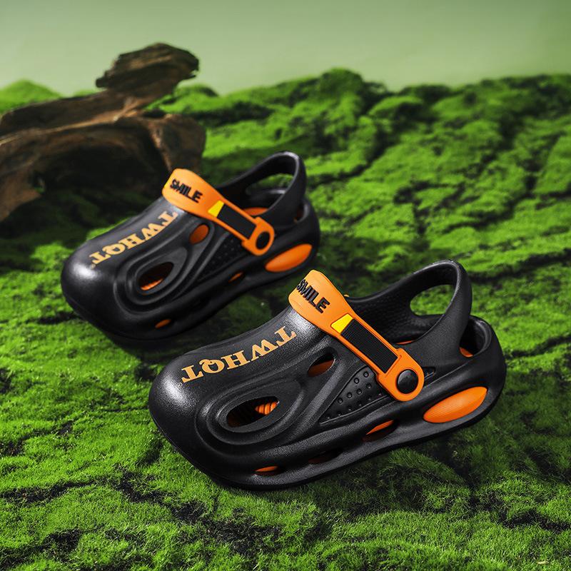 

Дырявые туфли для мальчика 2025 новая летняя обувь нескользящие спортивные пляжные сандалии наступающие на дерьмо тренд всеохватывающие тапочки 41 чёрный