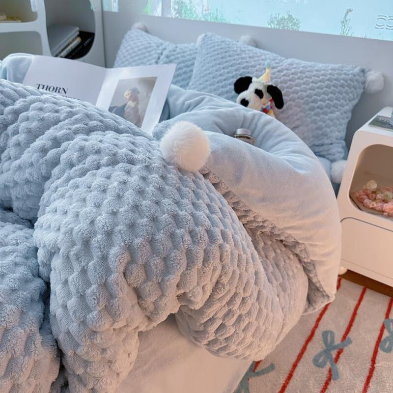 OEING Milk Velvet Four-Piece Bedding Set with Pom-Poms