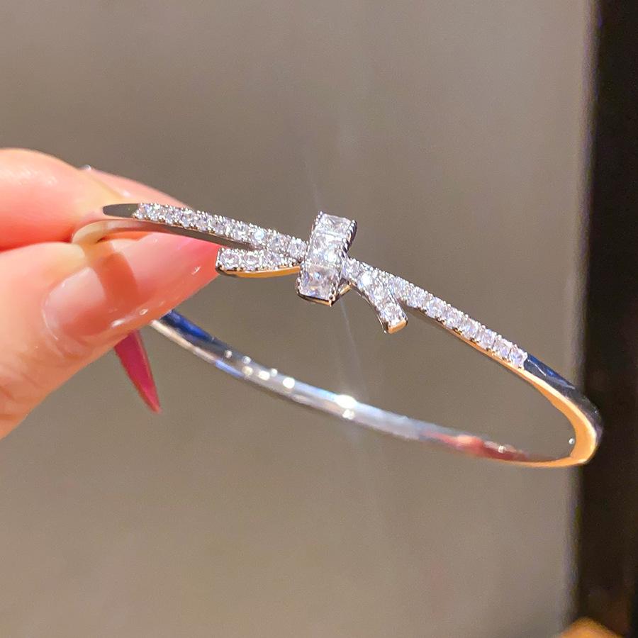 Crystal Butterfly Twisted Knot Bracelet: Light Luxury Design with Zirconia, Exquisite High-End Feel for Women