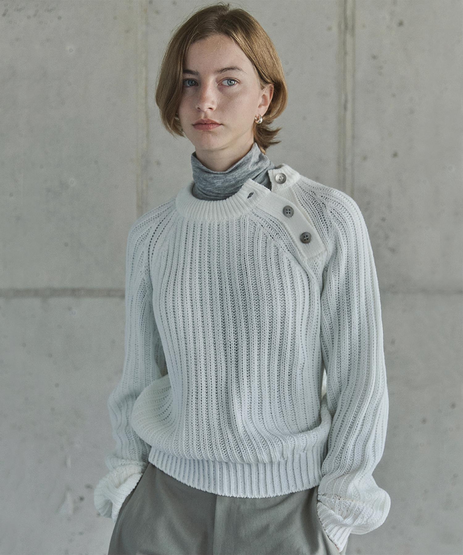 Ihr Round Neck Button Knit / White