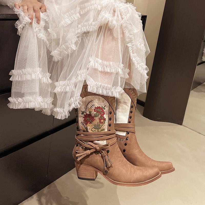 Women's Boots Europe and the United States Wind Big Yards Pointed Fashion Boots Platform Thick with Mid-calf Boots Retro Martin Boots