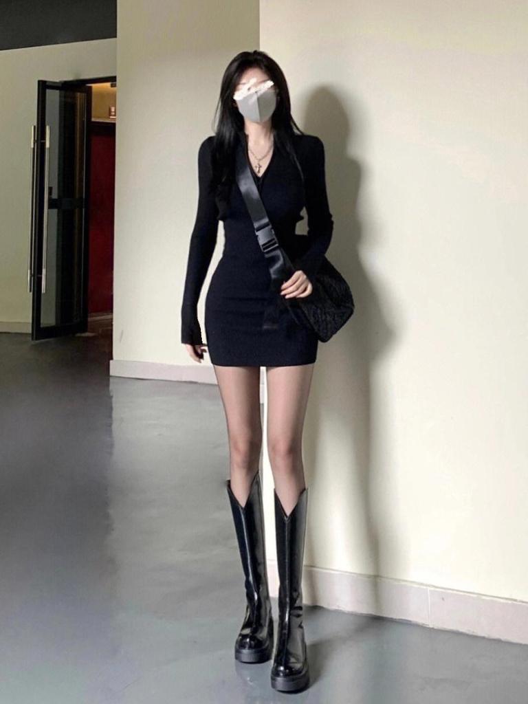 2026 Autumn/Winter Knit Slim-Fit Long Sleeve Little Black Dress