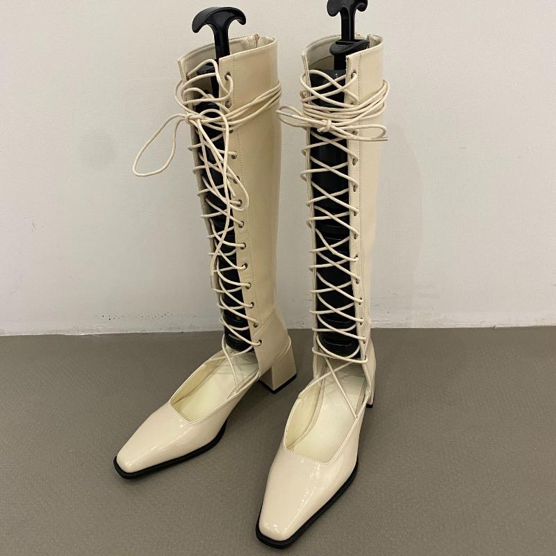 Autumn and Winter New Fashion Versatile and Genuine Feeling Retro Square Headed Dark European and American Hollow Strap Boots