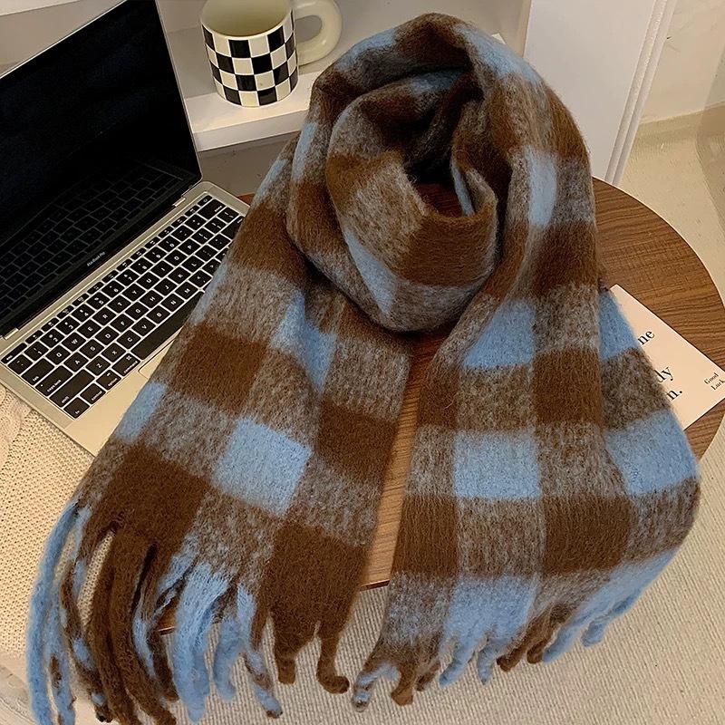Black and white plaid knitted scarf women's autumn and winter new Korean atmosphere thickened warm versatile scarf