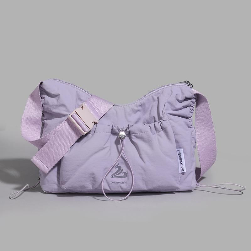 Sports style lightweight tote bag women's new niche design simple shoulder bag student class commute messenger bag