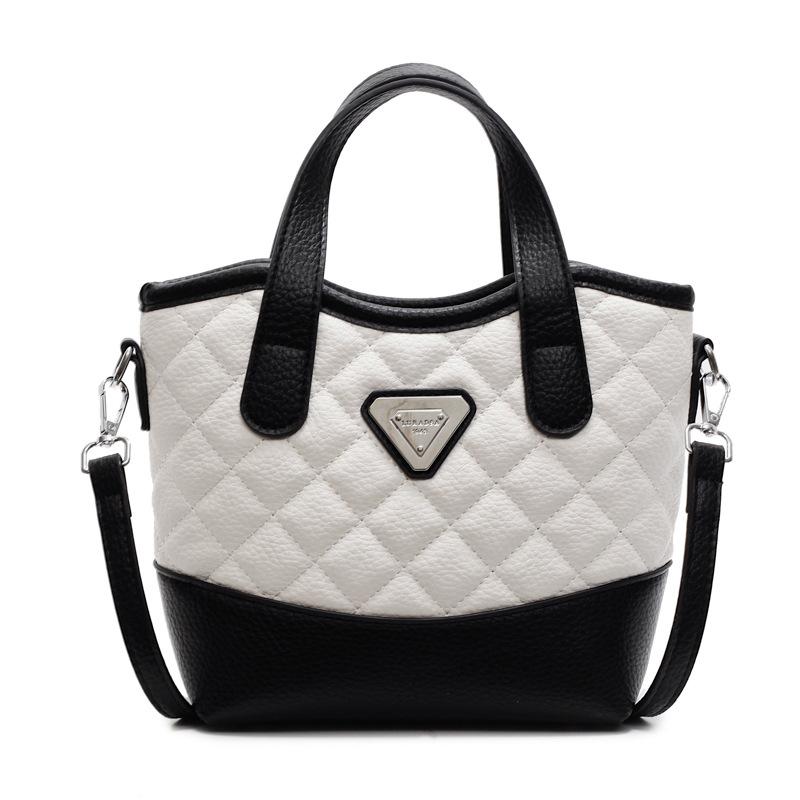 This Year, the Popular Bag Ladies 2025 New High-end Hand Bag Fashion Diamond Shoulder Messenger Bag Commuter Bag