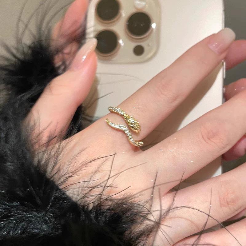 Elegant Butterfly Zircon Silver Ring: Women's High-End Luxury Style Jewelry