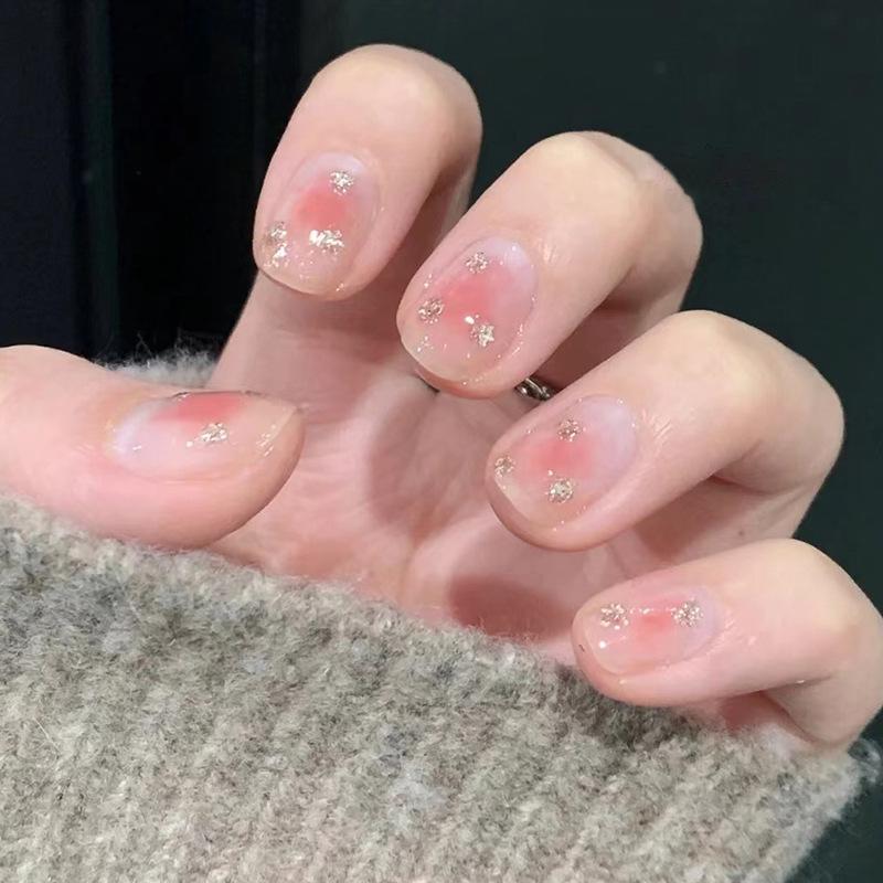 

Glittery Nude Pink Short Nail Art: Elegant False Tips for a Romantic Date