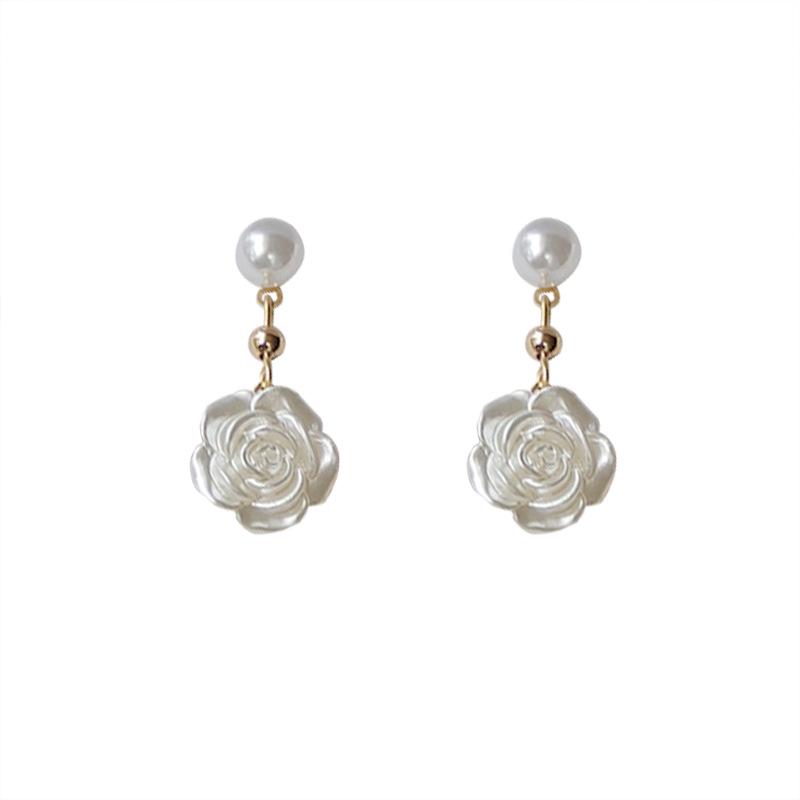 [Camellia] Orecchini a Bottone Fiore di Perla Fatti a Mano con Ago in Argento 925 - Orecchini INS Stile Dolce Giapponese Coreano da Donna
