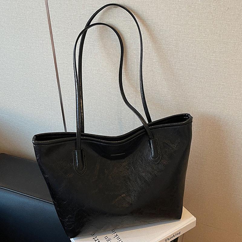 

Large-capacity retro bag women s autumn and winter versatile new casual simple shoulder bag commuter tote bag чёрный